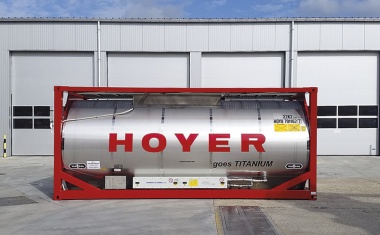 Hoyer Titan-Tanks für hochkorrosive Gefahrgüter