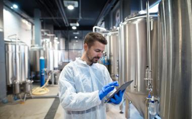 KI-gestützte Connected-Worker-Systeme reduzieren menschliche Fehler in der Anlagensicherheit