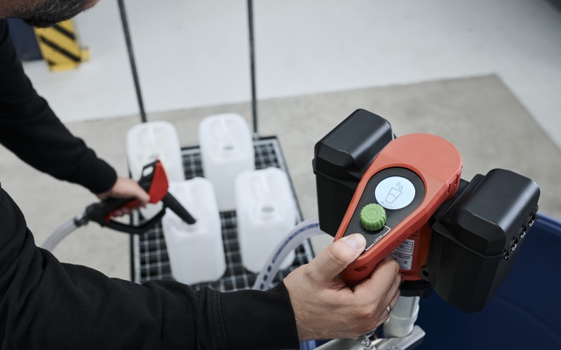 Der Akku-Motor FBM 4100 fördert bei 80% Leistung bis zu 2.200 l pro...