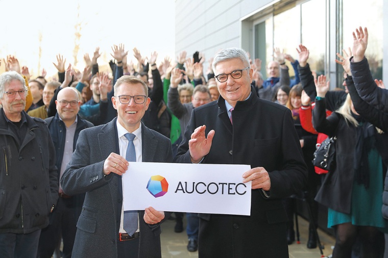 Die Aucotec-Vorstände Horst Beran und Uwe Vogt hießen das gesamte Team im...