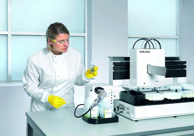 Die Rxn-46 Sonde an einem Sartorius BioPAT Spectrometer für einen Ambr 15 and...