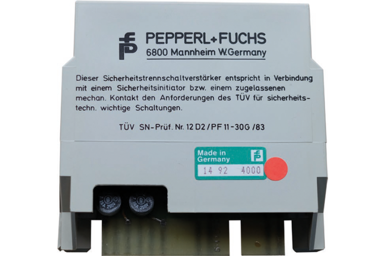 Pepperl+Fuchs entwickelte 1973 den ersten ­Sicherheitsschaltverstärker, hier...