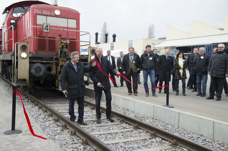 Abb.: Christoph Klenk, Vorstandsvorsitzender der Krones AG, (rechts) und...