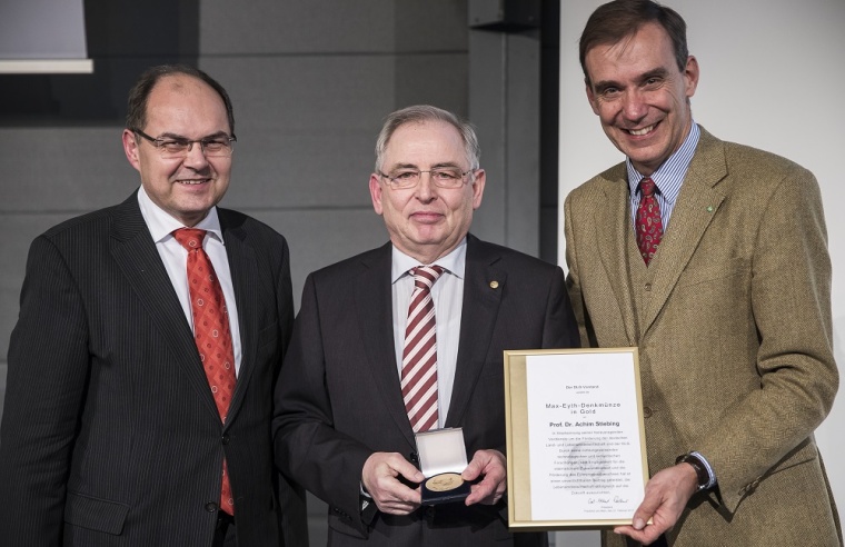 Abb.: DLG-Präsident Carl-Albrecht Bartmer (rechts) und...