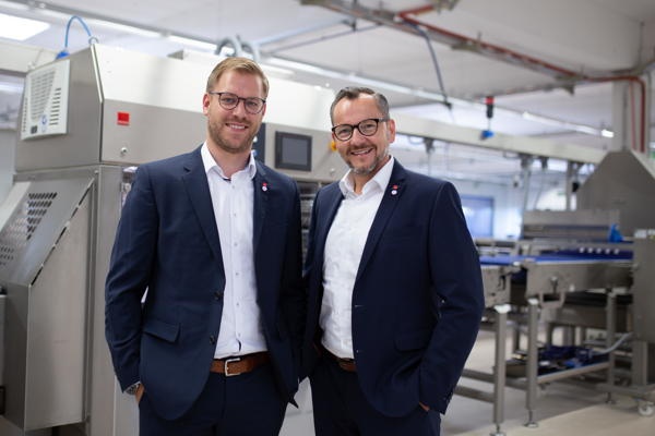 Abb.: Zum 1. August 2019 hat Multivac Andreas Eyd (rechts) und Frank Gabriel...