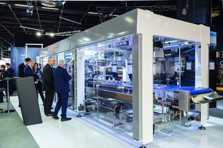 Abb.: Am Stand des Verpackungsmaschinenherstellers Gerhard Schubert in Halle...