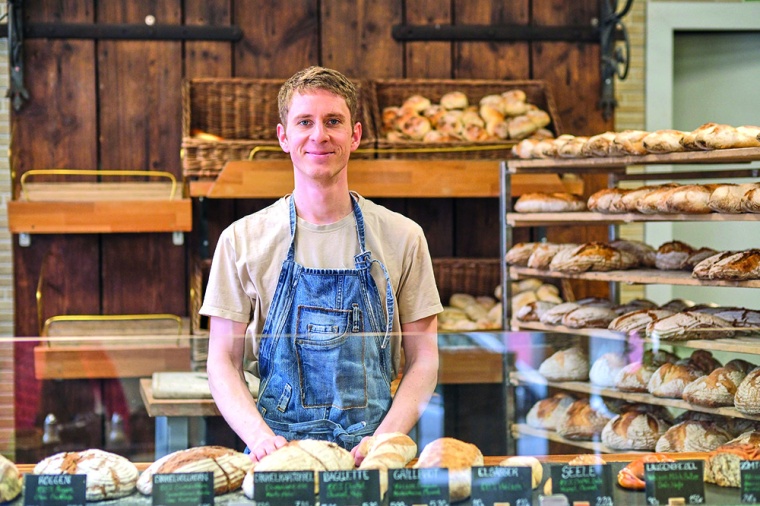 Abb. 1: Sven Jansky setzt in seiner Ulmer Bio-Bäckerei Brotreform mit seinem...