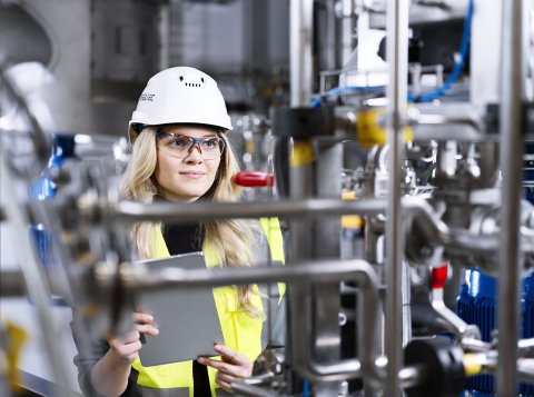 Weibliche Vorbilder spielen eine zentrale Rolle, denn sichtbare Karrieren und Erfolge zeigen Perspektiven auf, stärken das Vertrauen in die eigenen Fähigkeiten und tragen dazu bei, traditionelle Rollenbilder aufzubrechen.