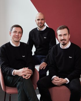 FION Energy wurde 2025 in Berlin gegründet. Das Cleantech-Start-up macht industrielle Batteriespeicher wirtschaftlich und einfach nutzbar - durch herstellerunabhängige Projektentwicklung und KI-optimierten Betrieb in Echtzeit.